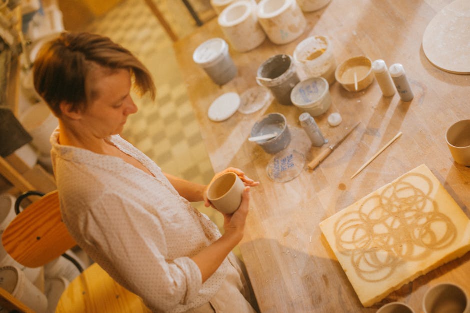 What materials are best for beginners in pottery?